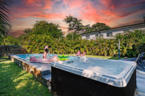 Hollywood Oasis Hot Tub Pool
